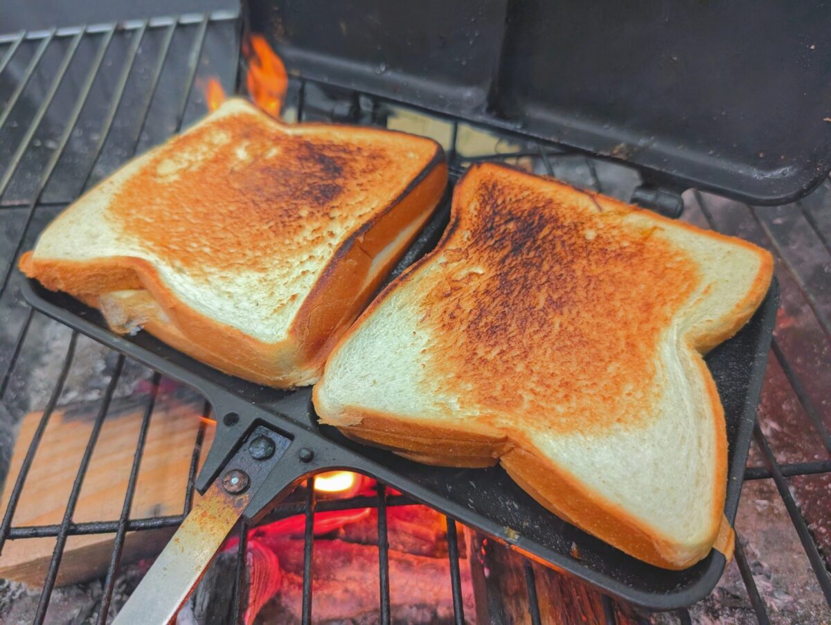 ホットサンドの朝食