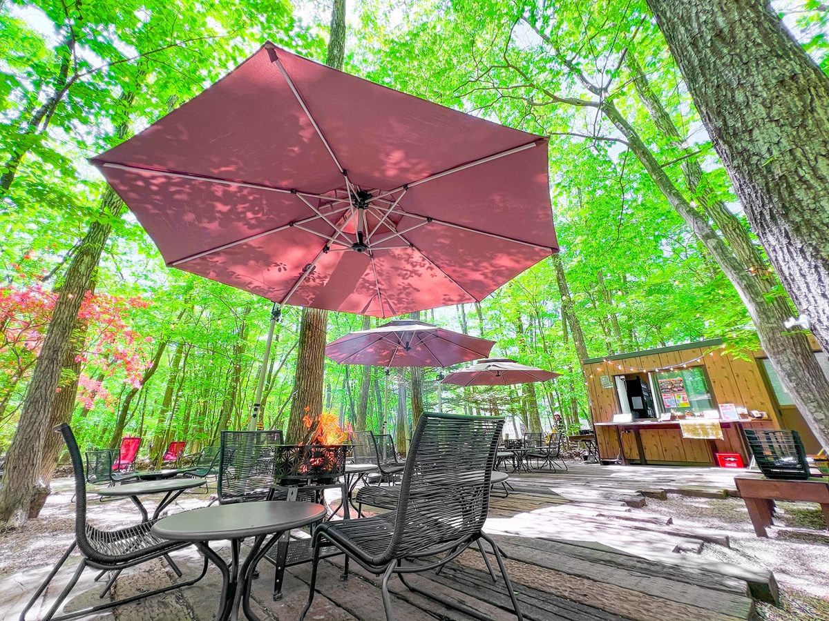 森の中のカフェ席