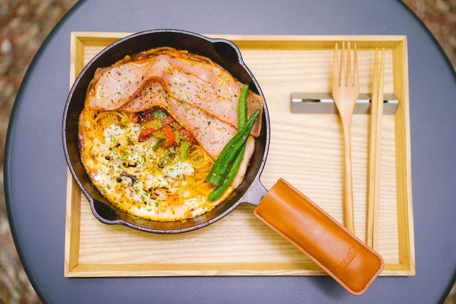 たき火スキレットの焼きカレー